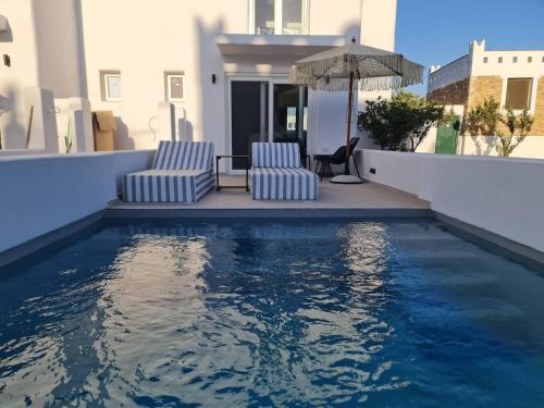 Bazén v ubytovaní Amelia villas Naxos alebo v jeho blízkosti