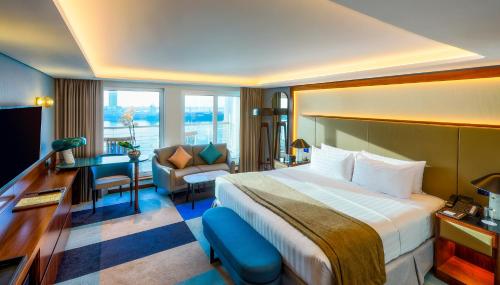 Gallery image of Queen Elizabeth 2 Hotel in Dubai