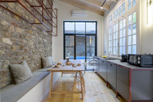 Incomparable Plaka's Luxury Apt Private Pool