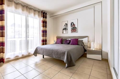 Posteľ alebo postele v izbe v ubytovaní Tenerifeopenhome Townhouse Oasis Fañabe 21