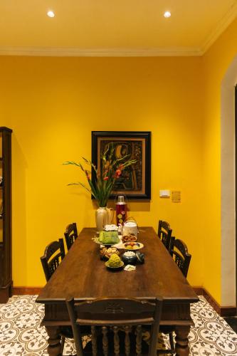 Ruang duduk di Tonkin House