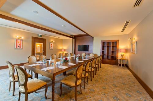 a conference room with a long table and chairs at Kamelya Aishen Club & Aqua Ultra All Inclusive Kids Concept in Side