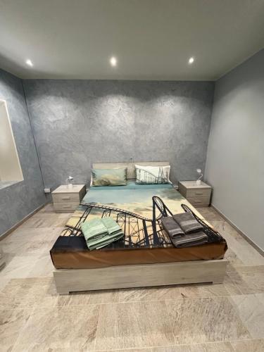 a bedroom with a large bed in a room at IL NIDO DELLA POIANA CASA VACANZE e B & B in Montalto Pavese