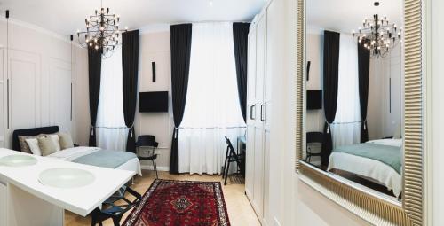 Downtown Beauty Twins Apartment