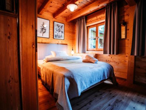 Foto da galeria de Hideway Chalet Gamsglück with pool and sauna em Waidring