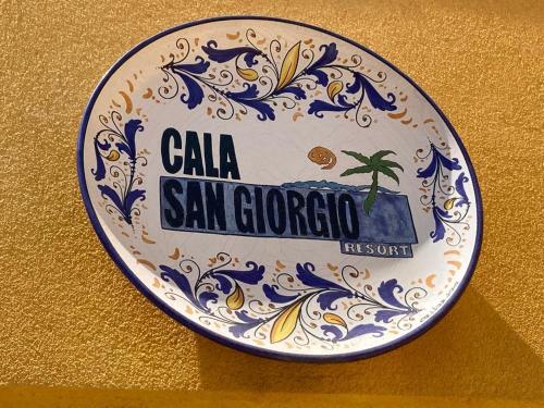 a plate that says cala san clipper on a wall at Cala San Giorgio Residence in Sciacca