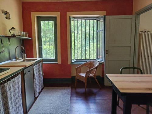 Ett kök eller pentry på A romantic suite in the countryside near Torino