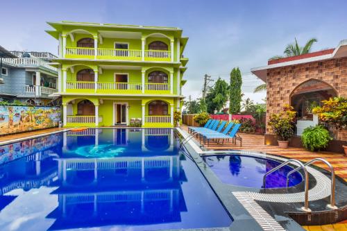 Bazén v ubytování Larios Beach Holidays nebo v jeho okolí