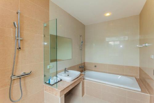 Bilik mandi di Genesis Villas
