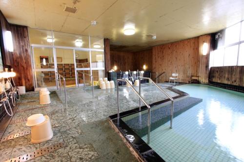 a large swimming pool in a building at Yanagi No Yu in Aomori