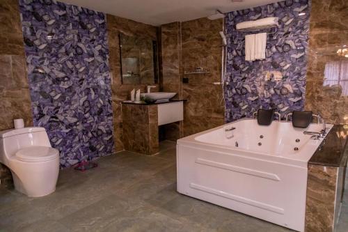 A bathroom at Hotel Mechi Crown