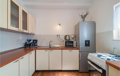 4 Bedroom Lovely Apartment In Kastel Sucurac