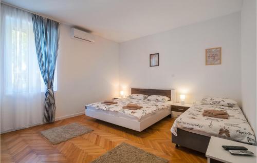 4 Bedroom Lovely Apartment In Kastel Sucurac