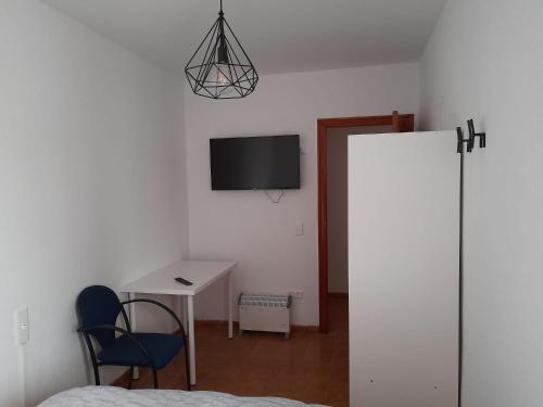 Televízia a/alebo spoločenská miestnosť v ubytovaní Torresmar home