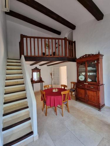 a living room with a table and a staircase at Domaine du Soleil Couchant in Saintes-Maries-de-la-Mer