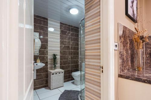 Et badeværelse på Homebird Property - Carter Knowle House #2