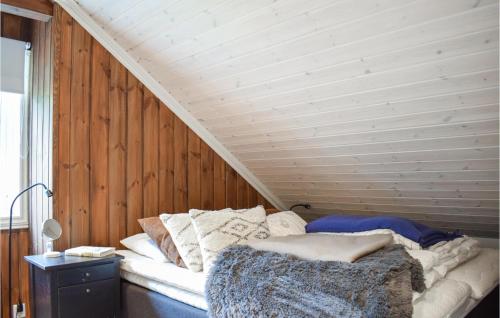 Lova arba lovos apgyvendinimo įstaigoje Lovely Home In Vossestrand With Wifi