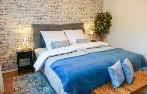 Postel nebo postele na pokoji v ubytování Gorgeous Apartment In Bernburg With Wifi