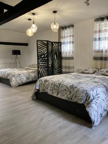 Postel nebo postele na pokoji v ubytování Odes et Ballades Place Victor Hugo