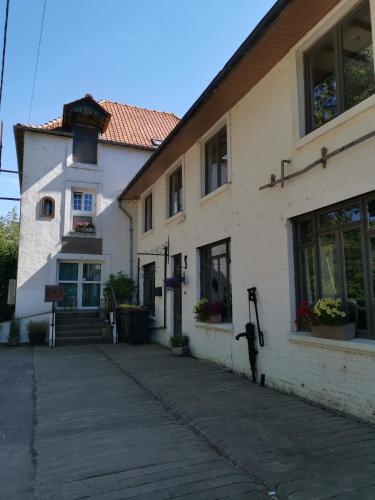 a building with a parking meter in front of it at Le Moulin d'Audenfort in Clerques