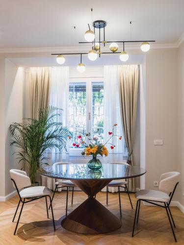 Downtown Beauty Twins Apartment