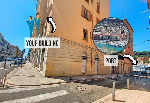 un bâtiment avec un miroir sur son côté dans l'établissement Nestor&Jeeves - BLUE PEARL - Port area - Close Old Town, à Nice