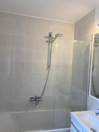 a bathroom with a shower and a tub and a sink at Superbe appartement climatisé avec parking privé in Port-Vendres