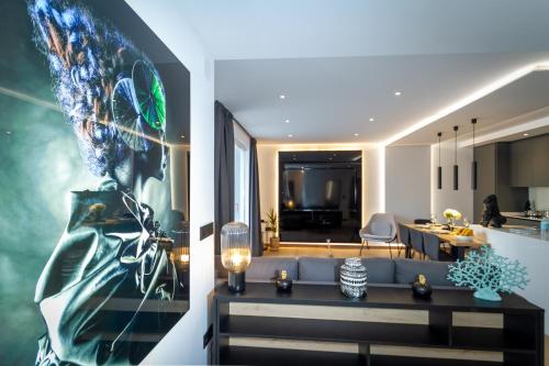 MARBELLA BANUS SUITES - Banús - Playas del Duque - Luxury 3BR - 3BA - Heart of Puerto Banús Direct Beach Access - Steps to Marina & El Corte Ing Luxury Shopping - Large Outdoor Terrace - 35,000 m2 Gardens - 3 Pools - 2 Onsite Restaurants- Ideal Families