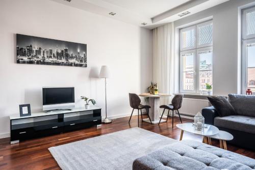 a living room with a couch and a tv at Rynek 45 Apartament in Wrocław