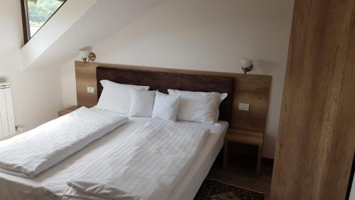 Postel nebo postele na pokoji v ubytování Natura Chalet