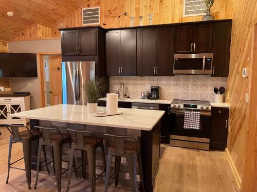 Una cocina o cocineta en 7Cs lodging