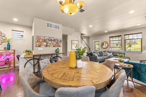 The Swoosh House – Photos 2