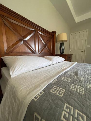 Katil atau katil-katil dalam bilik di Spacious and quiet garden view room
