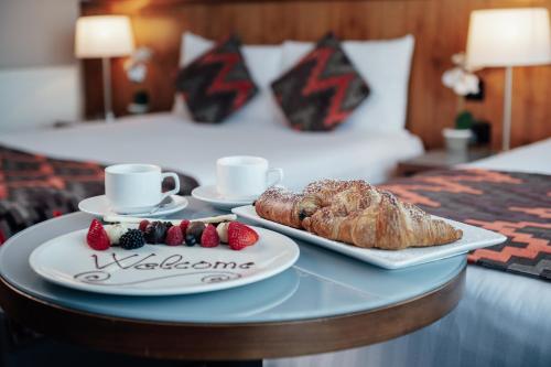 Makanan di atau berdekatan hotel