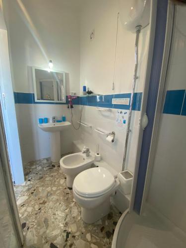 Ένα μπάνιο στο B&B Di Mare