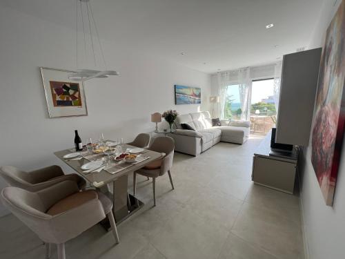 New build modern ap 4 min walk to the beach and Marbella old town