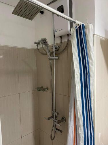 Koupelna v ubytování MOA staycation Shell Residences Pasay city darpm