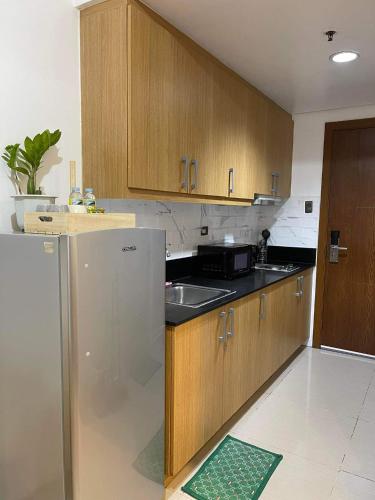 Kuchyň nebo kuchyňský kout v ubytování MOA staycation Shell Residences Pasay city darpm