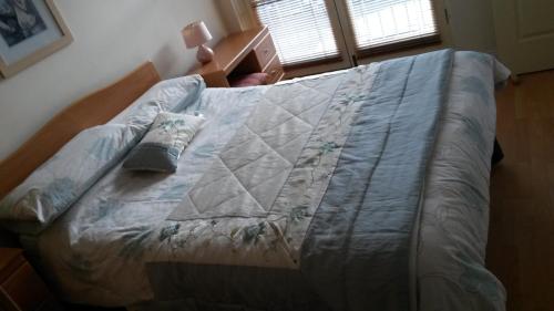 Кровать или кровати в номере 30 Quay Village Westport