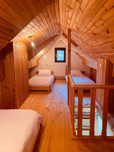 Postel nebo postele na pokoji v ubytování Hill Durmitor