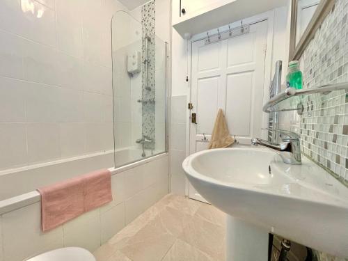 Ένα μπάνιο στο Penny Lein Apartments