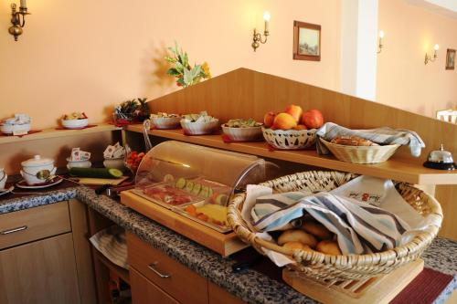 a kitchen counter with a bunch of fruits and vegetables at Alpen.Adria.Stadthotel in Klagenfurt