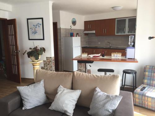 a living room with a couch and a kitchen at Holidays Vista Mar Nazare in Nazaré