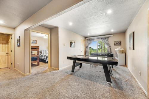 a home office with a black desk in a room at Cliffview Cabin in Nemo