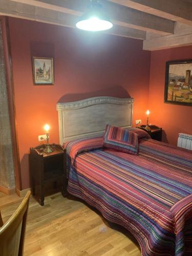 Postel nebo postele na pokoji v ubytování Agotxenea. Precioso apartamento rural en el Baztán