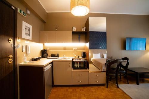 Una cocina o cocineta en MARGARITA'S SUITES
