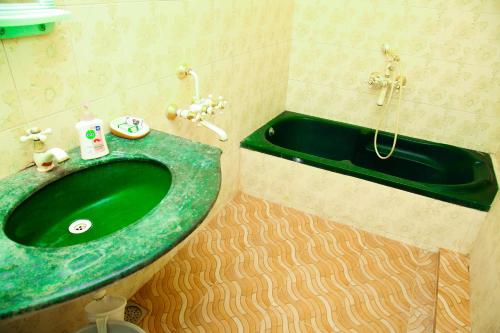 Ένα μπάνιο στο 4BHK Veda Villa - Near Heritage Town