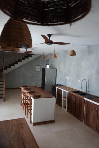 Dapur atau dapur kecil di Amani Villa