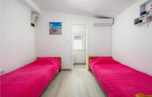 Krevet ili kreveti u jedinici u objektu Beautiful Apartment In Tar With Wifi