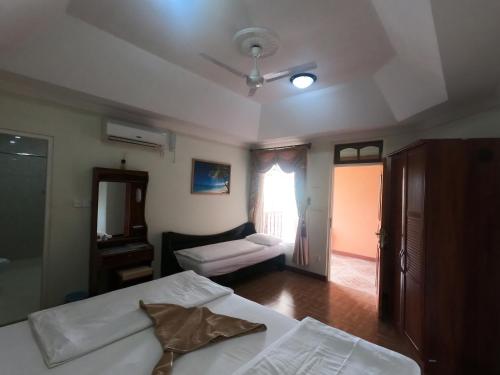a bedroom with a bed and a living room at Shamar Guesthouse & Dive in Maamigili